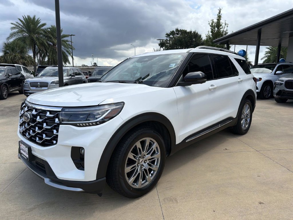 Certified 2025 Ford Explorer Platinum RWD image 4