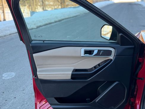 Used 2020 Ford Explorer XLT w/ Equipment Group 202A image 16