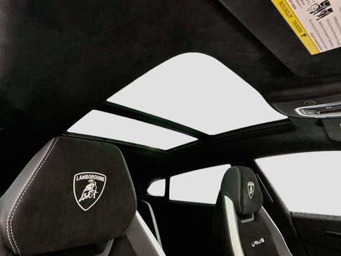 Used 2023 Lamborghini Urus Performante AWD/4WD image 17