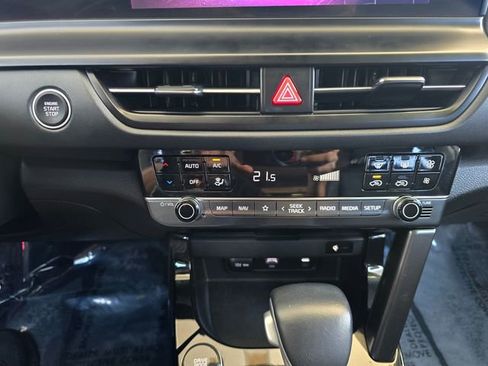 Used 2024 Kia Seltos EX image 12