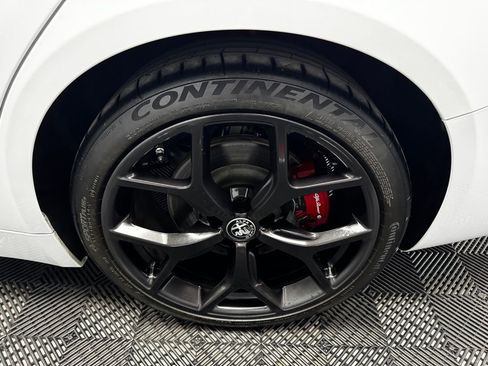 Used 2019 Alfa Romeo Giulia Ti w/ Nero Edizione image 20