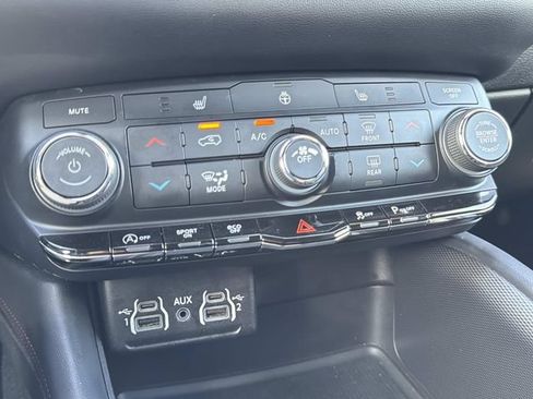 Used 2024 Dodge Durango GT RWD image 30