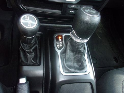 Used 2020 Jeep Wrangler Sport AWD/4WD image 20