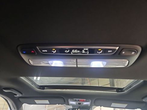 Used 2025 Kia Telluride AWD image 37