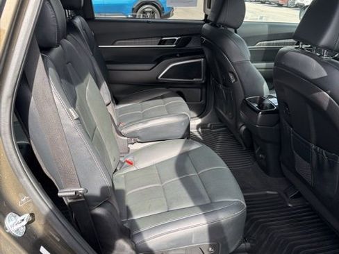 Certified 2023 Kia Telluride EX w/ EX Captain's Chair Package image 34