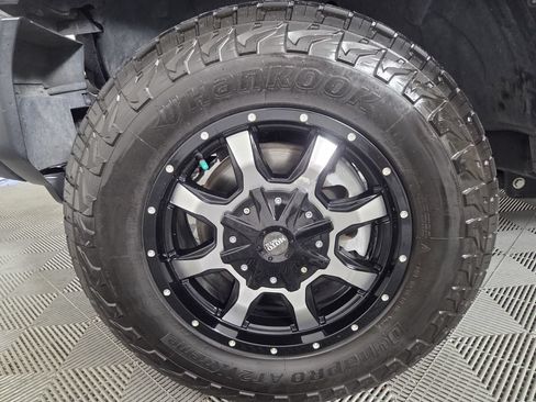 Used 2019 Jeep Wrangler Sport AWD/4WD image 7