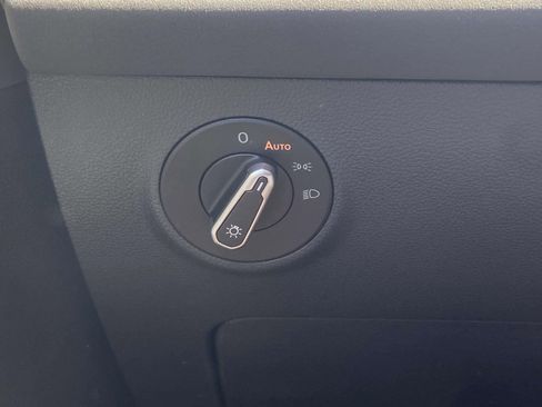 New 2025 Volkswagen Taos SE image 22