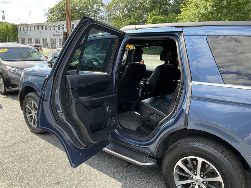 Used 2020 Ford Expedition XLT w/ Equipment Group 202A AWD/4WD image 14