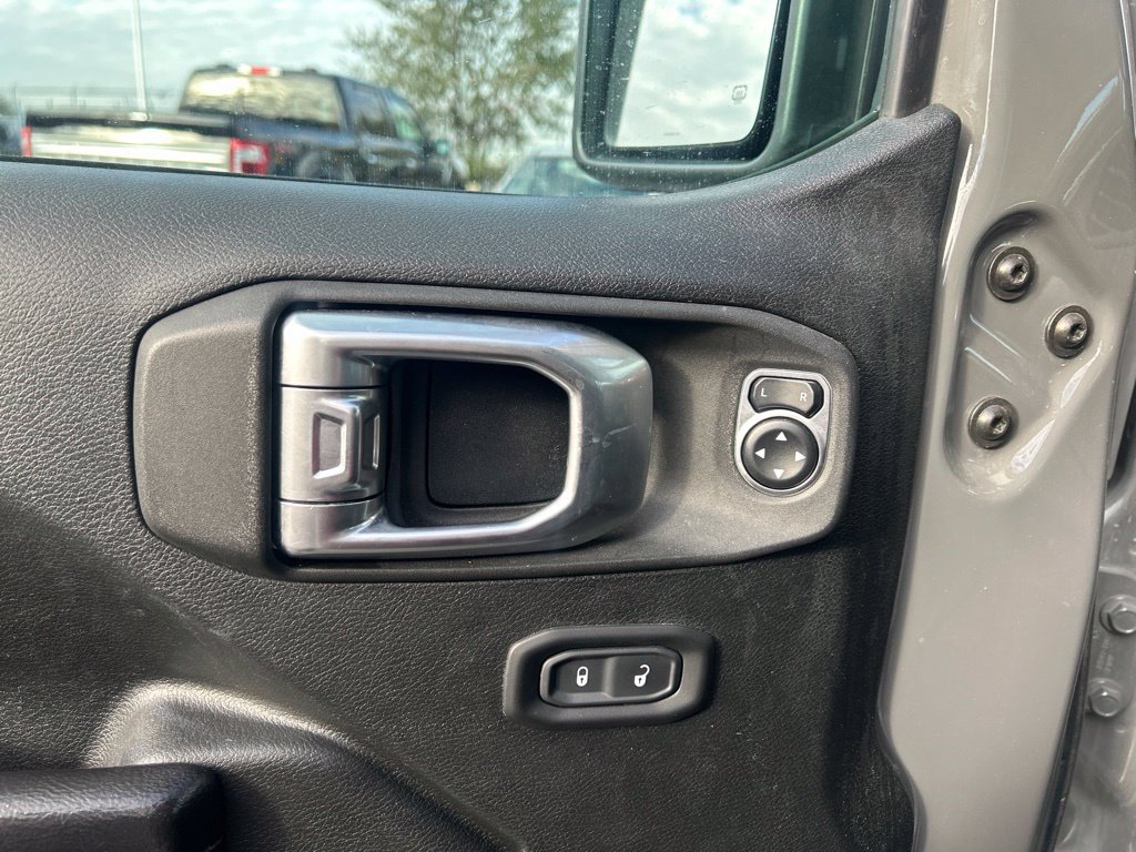 Used 2020 Jeep Gladiator Rubicon AWD/4WD image 17