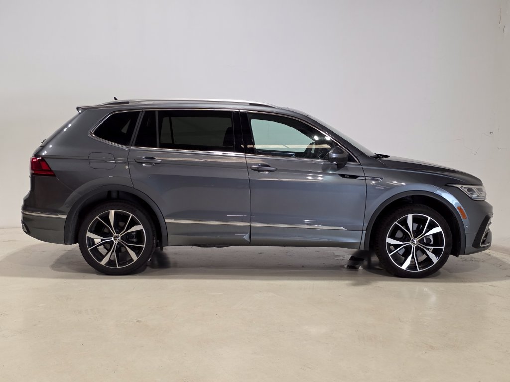 Used 2024 Volkswagen Tiguan SEL R-Line AWD/4WD image 4
