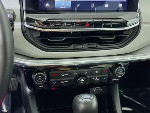 Used 2022 Jeep Compass Limited w/ Sun and Sound Group image 8