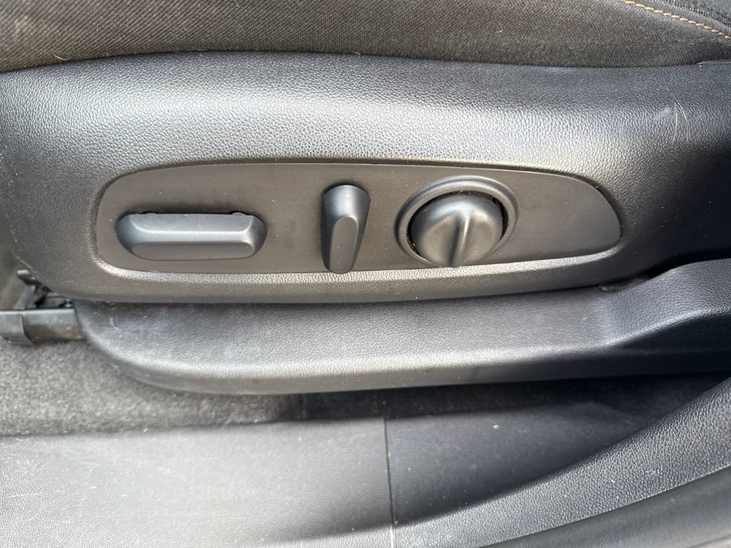 Used 2018 Chevrolet Equinox LT FWD image 12