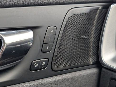 Used 2019 Volvo XC60 T5 Momentum w/ Multimedia Package image 29