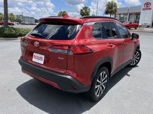 Used 2023 Toyota Corolla Cross XLE image 5
