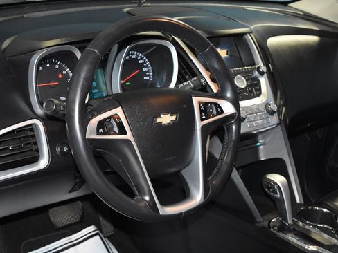Used 2011 Chevrolet Equinox LTZ FWD image 2