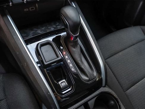 Used 2024 Chevrolet Colorado LT w/ LT Convenience Package image 20