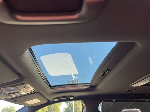 Used 2025 Kia Telluride AWD image 30