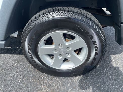 Used 2016 Jeep Wrangler Sport w/ Quick Order Package 24S AWD/4WD image 4