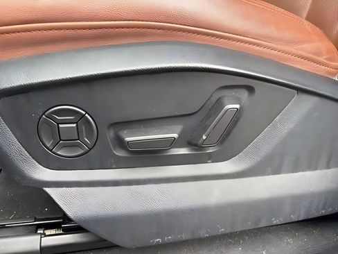Used 2023 Audi Q8 Premium Plus w/ Premium Plus Package AWD/4WD image 16