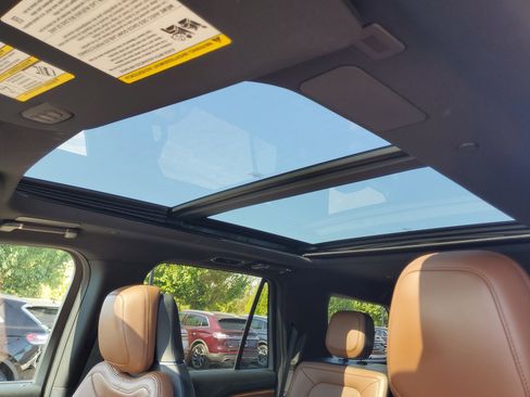 Certified 2022 Lincoln Navigator Reserve image 11