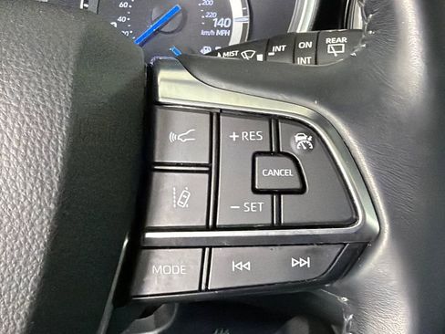Used 2021 Toyota Highlander XLE FWD image 27