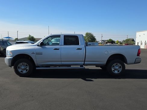 Used 2017 RAM 2500 Tradesman w/ Chrome Appearance Group AWD/4WD image 4