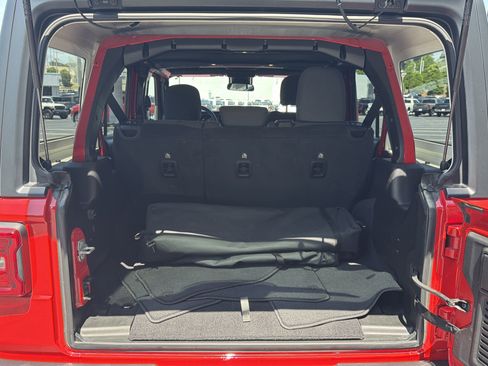 Used 2025 Jeep Wrangler Unlimited Rubicon AWD/4WD image 32