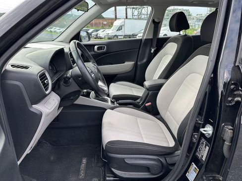 Certified 2023 Hyundai Venue SEL FWD image 11