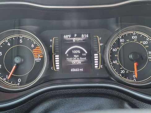 Used 2019 Jeep Cherokee Latitude Plus w/ Cold Weather Group image 10