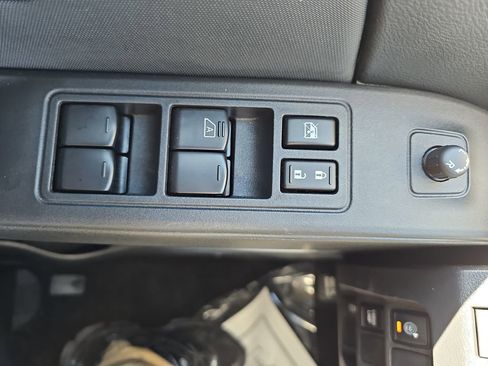 Used 2024 Nissan Frontier SV w/ SV Convenience Package image 28