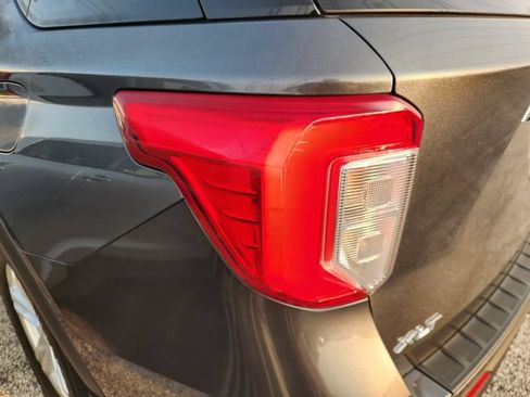 Used 2020 Ford Explorer XLT w/ Equipment Group 202A AWD/4WD image 7