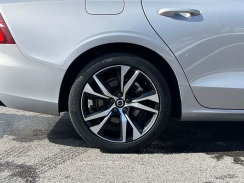 Used 2024 Volvo S60 B5 Core image 7