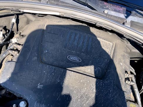 Used 2018 Land Rover Range Rover Velar R-Dynamic SE image 33