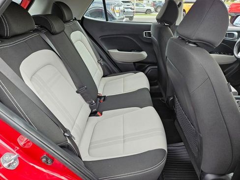 Used 2024 Hyundai Venue SEL FWD image 18