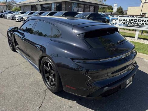 Used 2023 Porsche Taycan GTS image 3