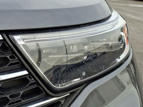 Used 2022 Ford Explorer XLT w/ Equipment Group 202A image 9