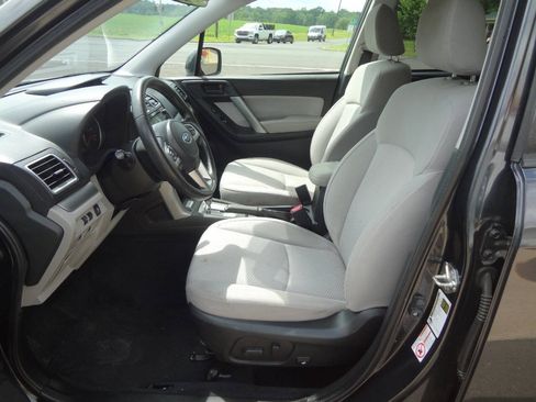 Used 2017 Subaru Forester 2.5i Premium w/ All-Weather Package AWD/4WD image 8