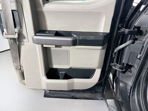 Used 2020 Ford F150 XLT w/ Equipment Group 302A Luxury AWD/4WD image 26
