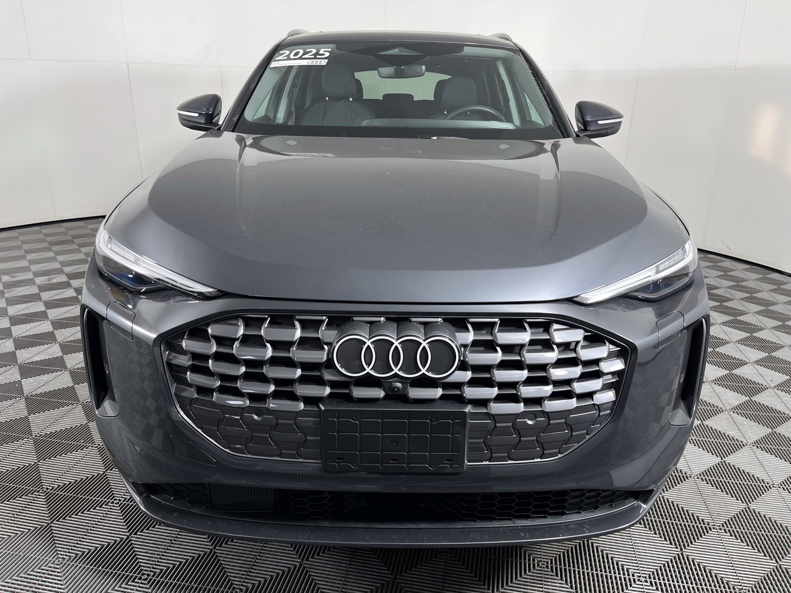 Used 2025 Audi Q5 Premium Plus w/ Premium Plus AWD/4WD image 3