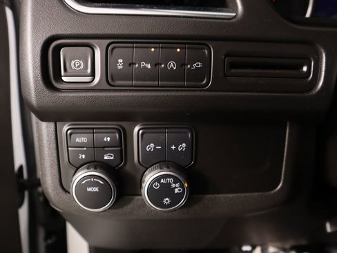 Used 2021 Chevrolet Suburban LT image 8