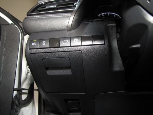 Used 2023 Toyota Camry SE FWD image 9