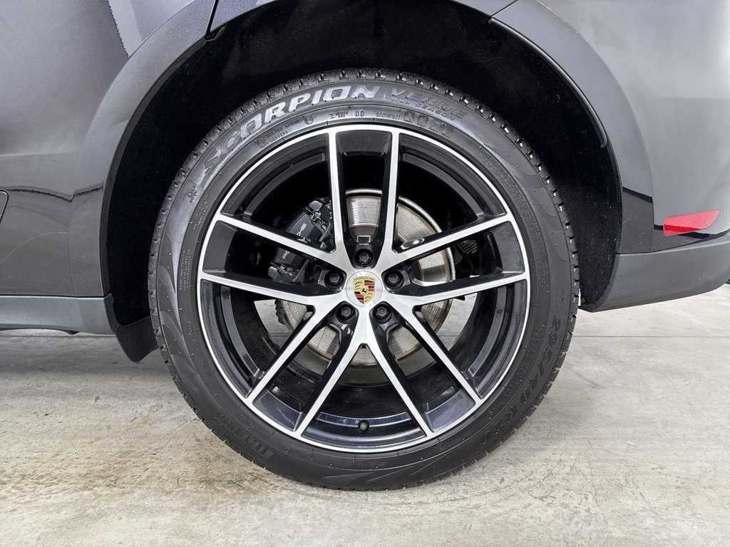 Certified 2023 Porsche Macan AWD/4WD image 14