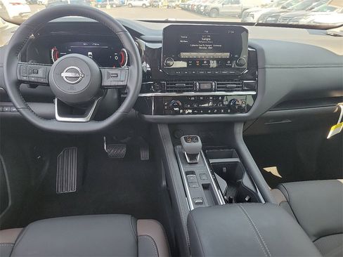 New 2025 Nissan Pathfinder Platinum w/ Cargo Package image 4