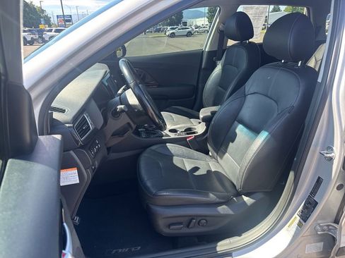 Used 2019 Kia Niro Touring w/ Paint Protection Film Package FWD image 10