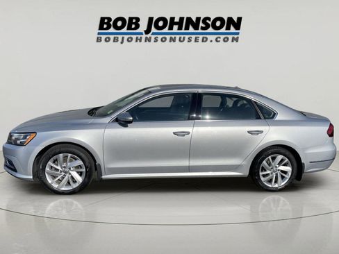 Used 2018 Volkswagen Passat 2.0T SE FWD image 6