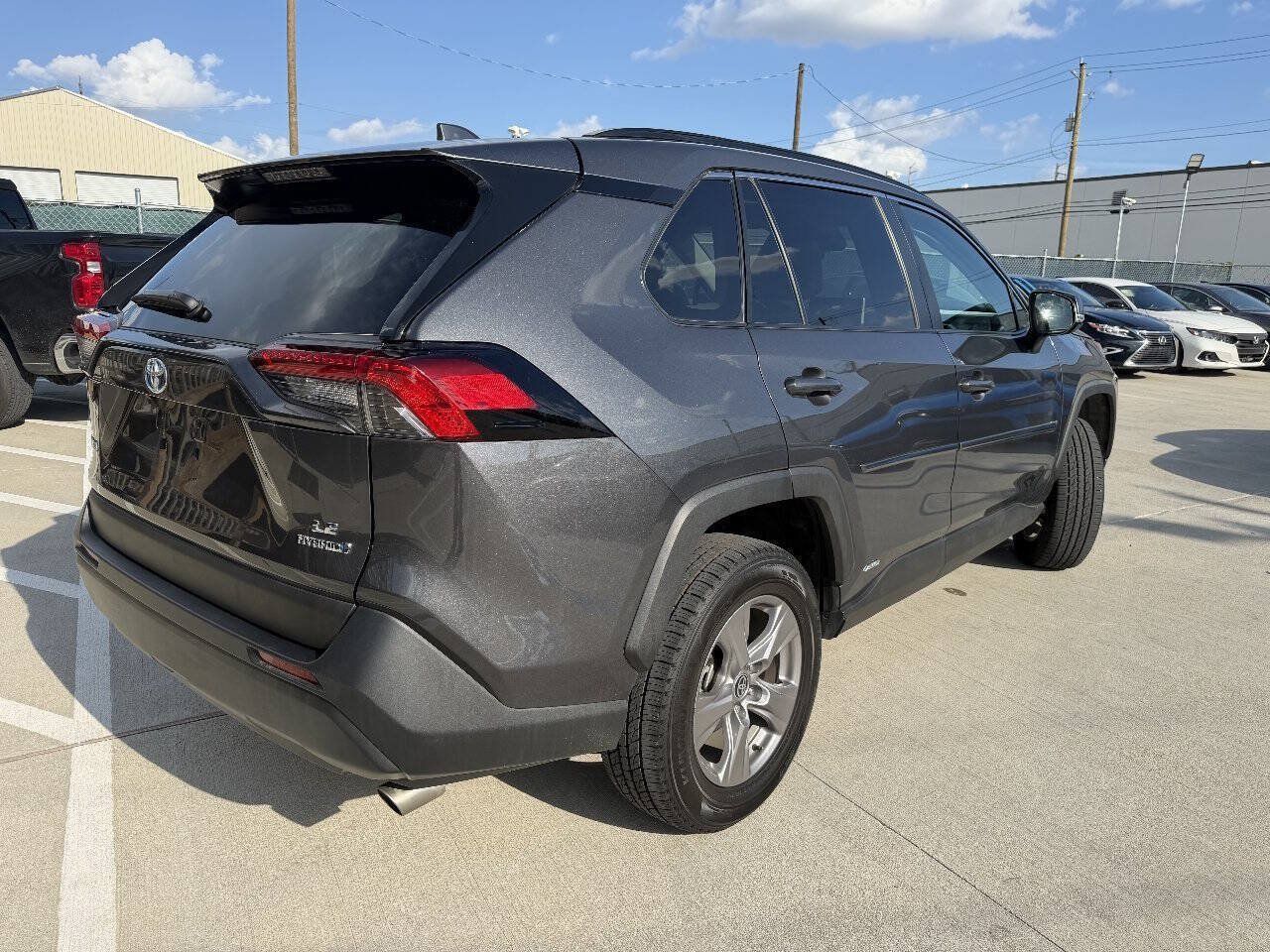 Used 2024 Toyota RAV4 LE AWD/4WD image 5