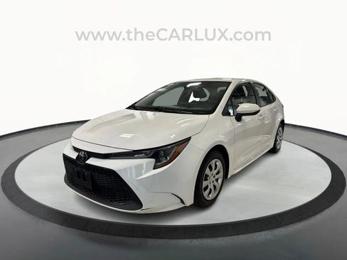 Used 2020 Toyota Corolla LE image 3