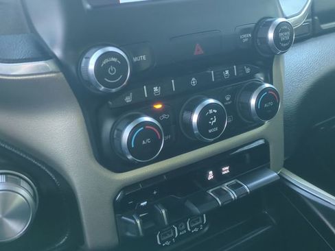 Used 2022 RAM 1500 Laramie AWD/4WD image 36