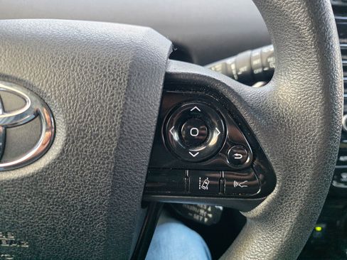 Used 2021 Toyota Prius LE image 22
