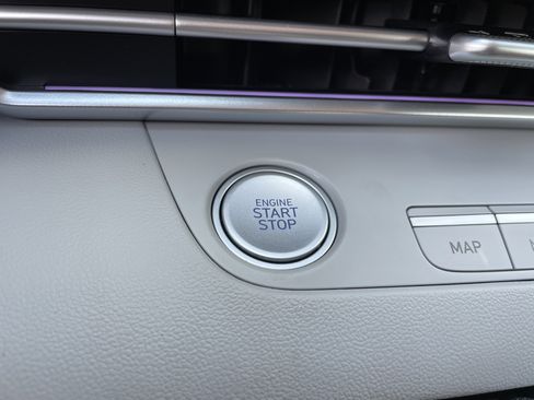 Used 2023 Hyundai Elantra Limited image 30